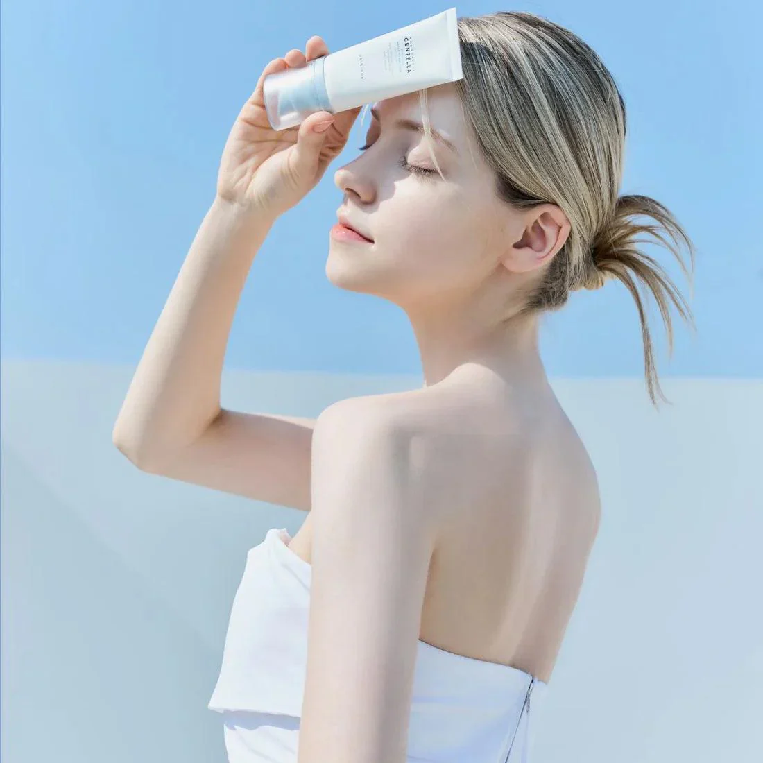 Skin1004 Madagascar Centella Hyalu-Cica Water-Fit Sun Serum (50ml) - Image 2